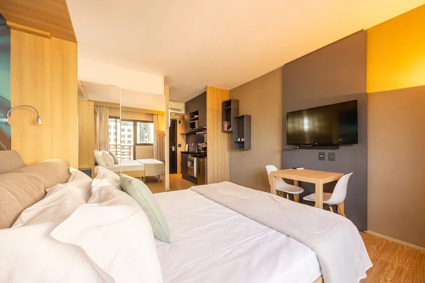 APS_311 - Queen size bed near the Shopping Center! - Image 1