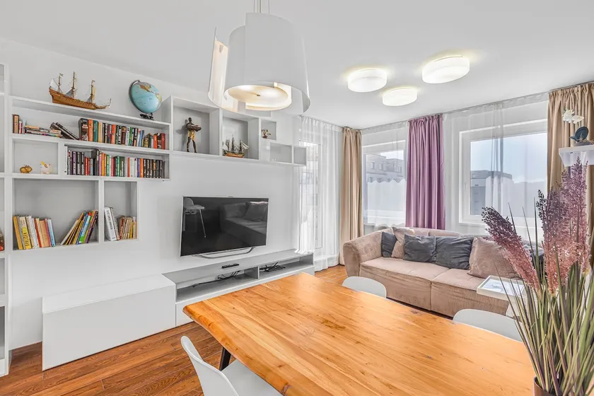New large apartment, Free Parking! - Image 1