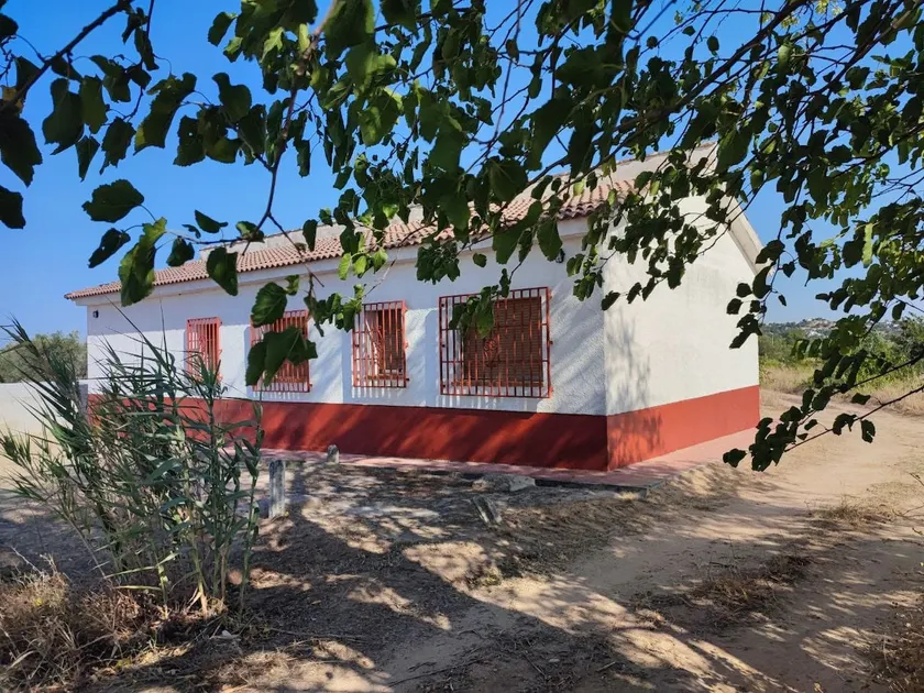 Natural getaway on the banks of the Alberche River - Image 1