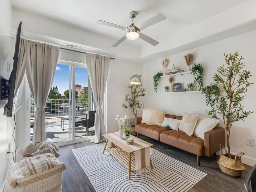 Downtown Oasis - Gym & Courtyard Fire Pit - Image 1