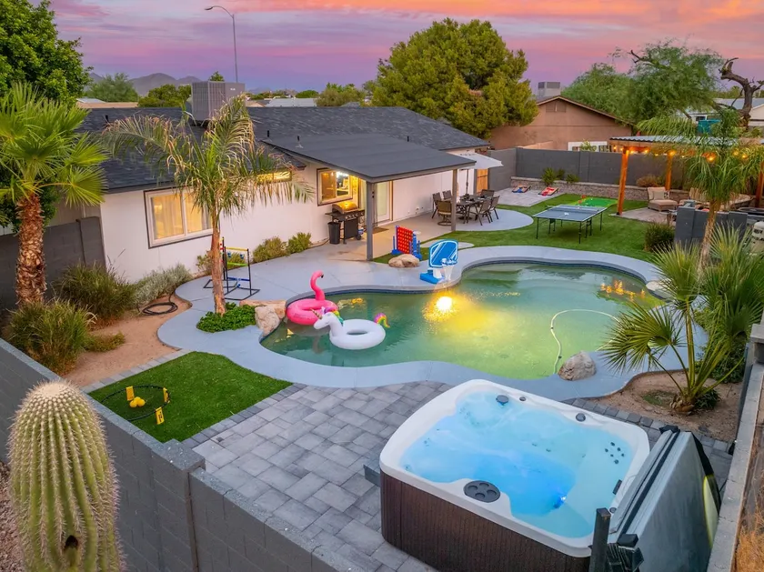 Free Heated Pool~Hot Tub~King Bed~Swing Set~Games - Image 1