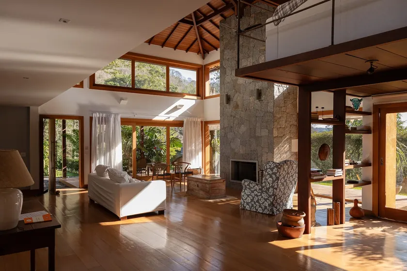 House immersed in nature - Image 1
