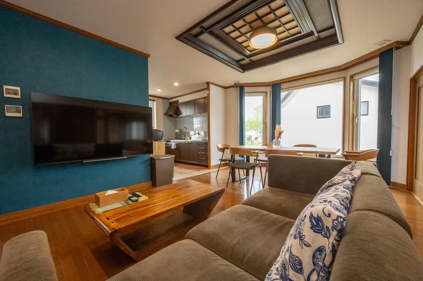 Nishiyama is a 5-minute walk from Miyabi Station! Free parking for up to 4 cars, rent the entire building and accommodate up to 10 people - Image 1