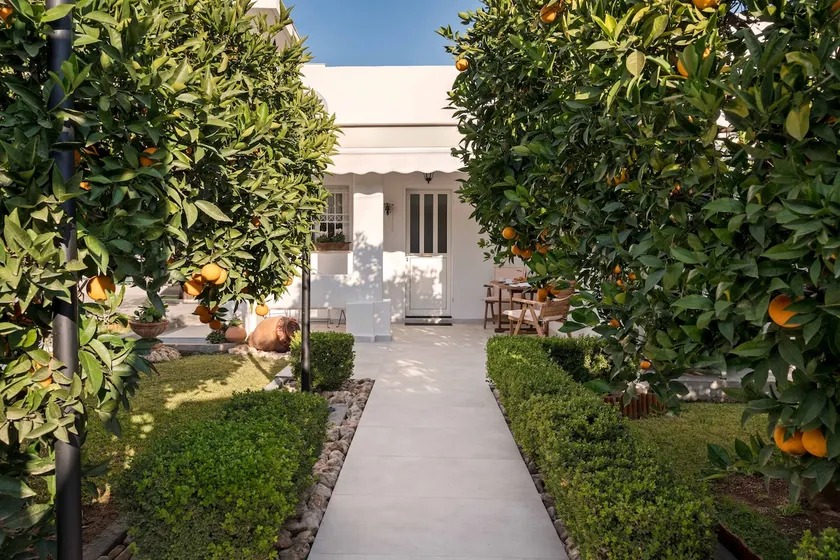 Relaxing House with Garden - Image 1