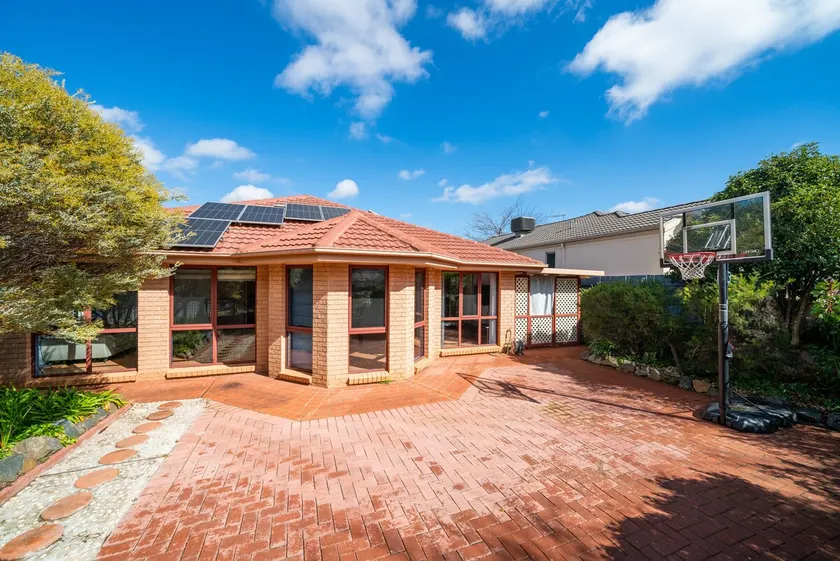 4BR Convenient House in Central Gungahlin - Image 1
