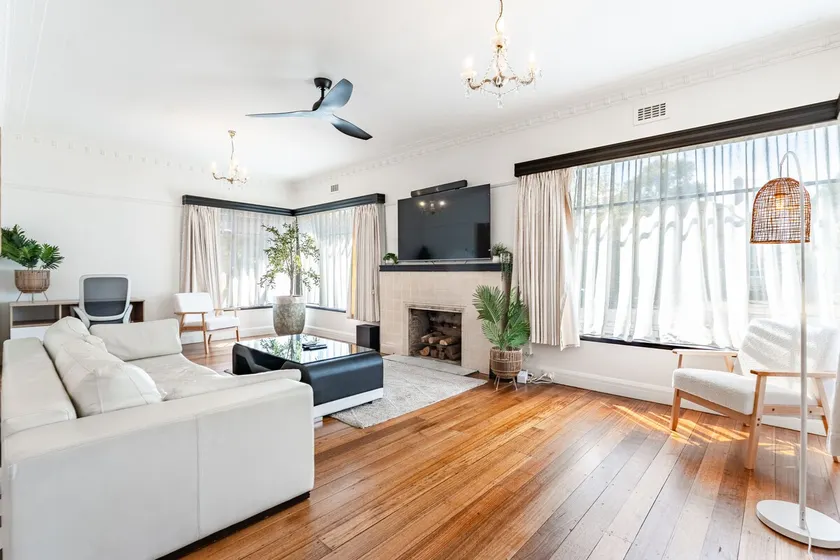 3 Bedrooms By The Lake, Top Location - Image 1