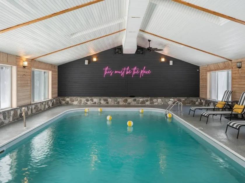 Private Lodge*Near Boyne*Indoor Pool*Game Rms*Pets - Image 1