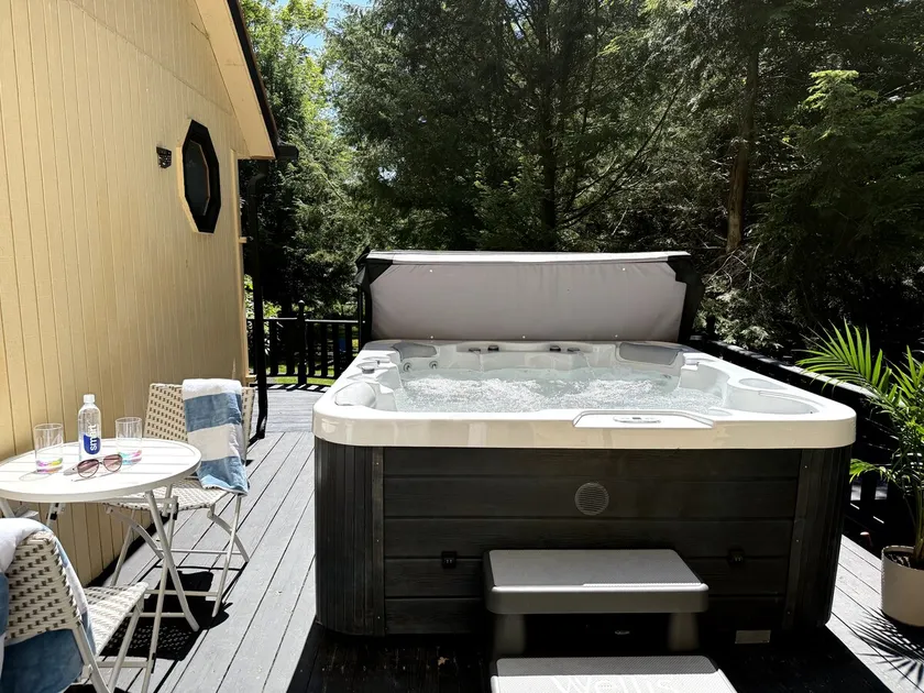 Near Lake +Hot Tub + Game Room + Fire Pit + Deck - Image 1