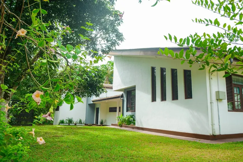 3 BR villa.sleeps 8. near highway.10 min Speedbay. - Image 1