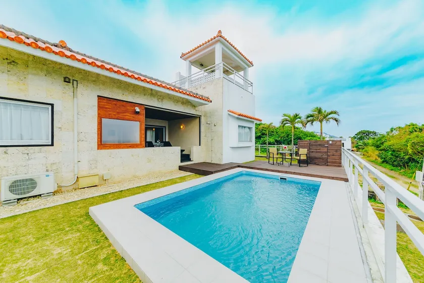 Overlooking Kawahira Bay, 4LDK, Ocean View, Private Pool, Full BBQ & Sauna, 3-minute walk to the beach - Image 1