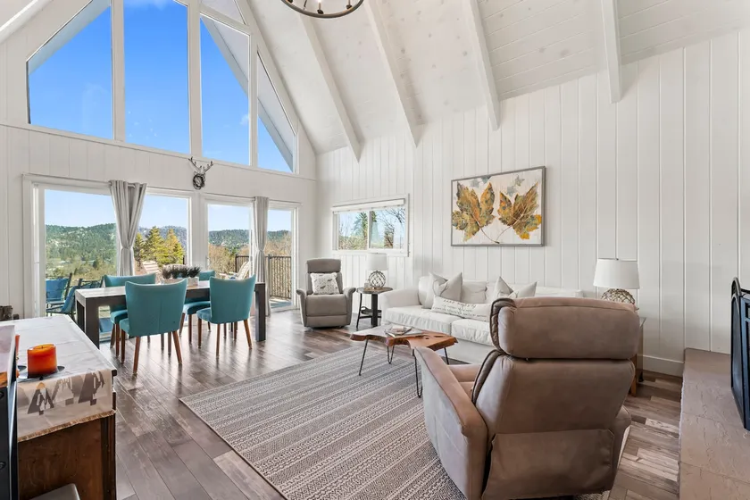 Starry Pines Chalet, Lake Views, Game Room, AC - Image 1