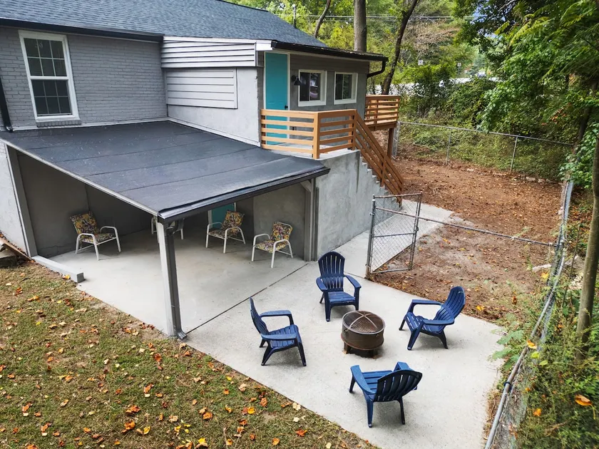 4BR + 6 Beds | Sleeps 8 | Fenced Yard + Arcade - Image 1