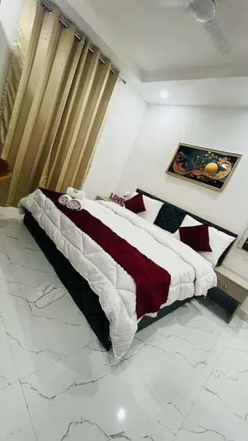 The Lodgers Studio Apartment Near Mall FiftyOne Gurugram - Image 1