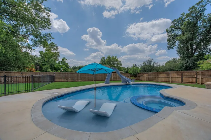 OU Luxury Retreat! Hottub + Heated Pool! - Image 1