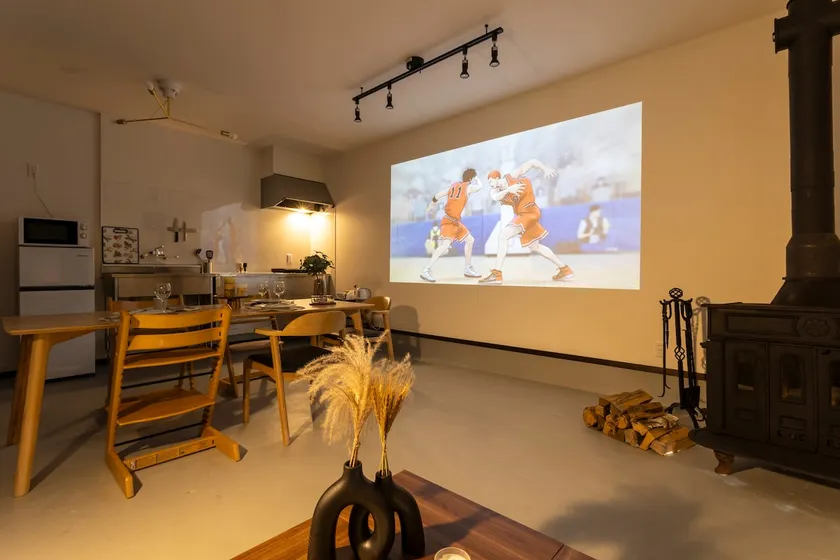 Up to 9 people / center of Toyako Onsen town / wood-burning stove / 120-inch projector / Netflix free - Image 1