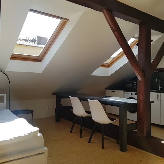 New attic apartment, with air conditioning, no elevator - Image 1