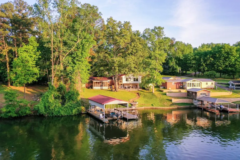 5BR • Lakefront - King Beds, Private Dock, Kayaks - Image 1