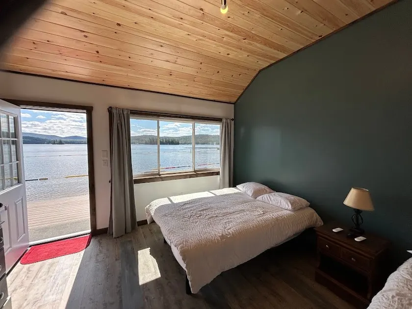 Beachside Rooms on 4th Lake at Eagle Bay Village - Image 1