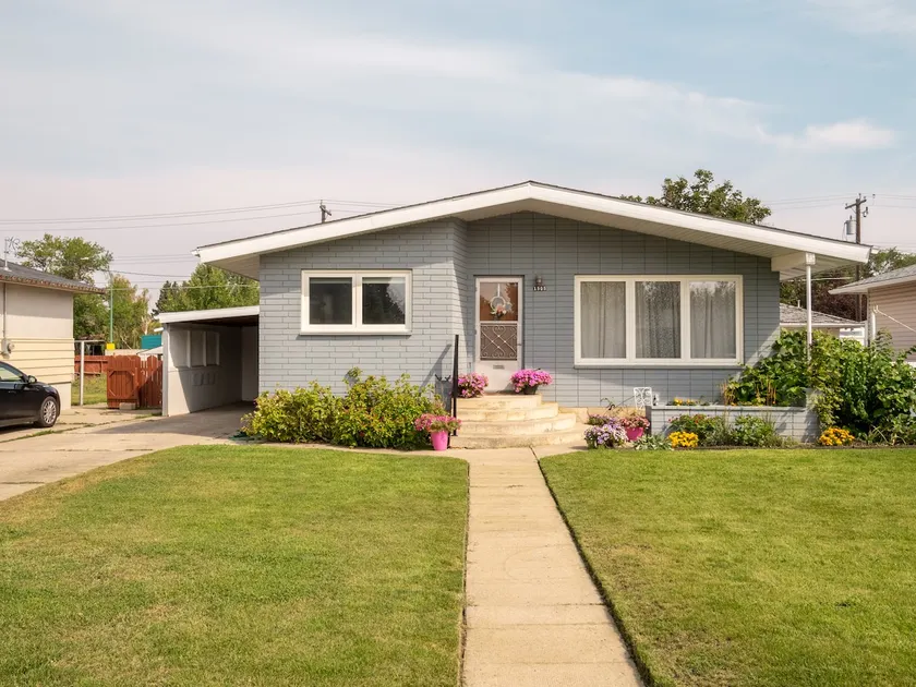 Newly Renovated, Beautiful Home - Image 1