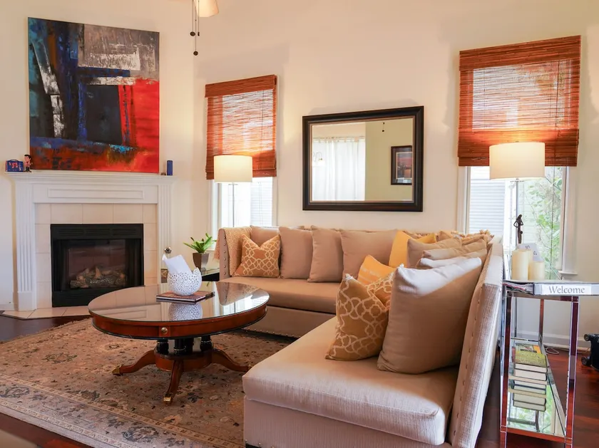 Elegant safe home 5 minutes to downtown - Image 1