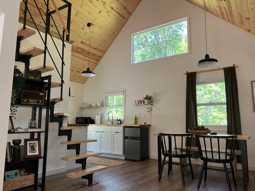 Northern Stays - Rock Creek Cabin - Image 1