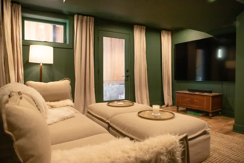 Designer Garden Unit in Bridgeport - Image 1