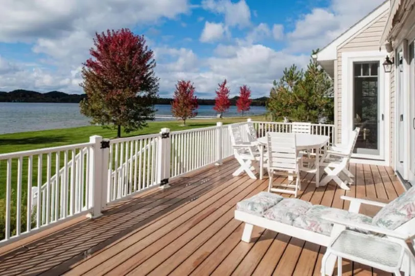 Beautiful Waterfront Property - Image 1