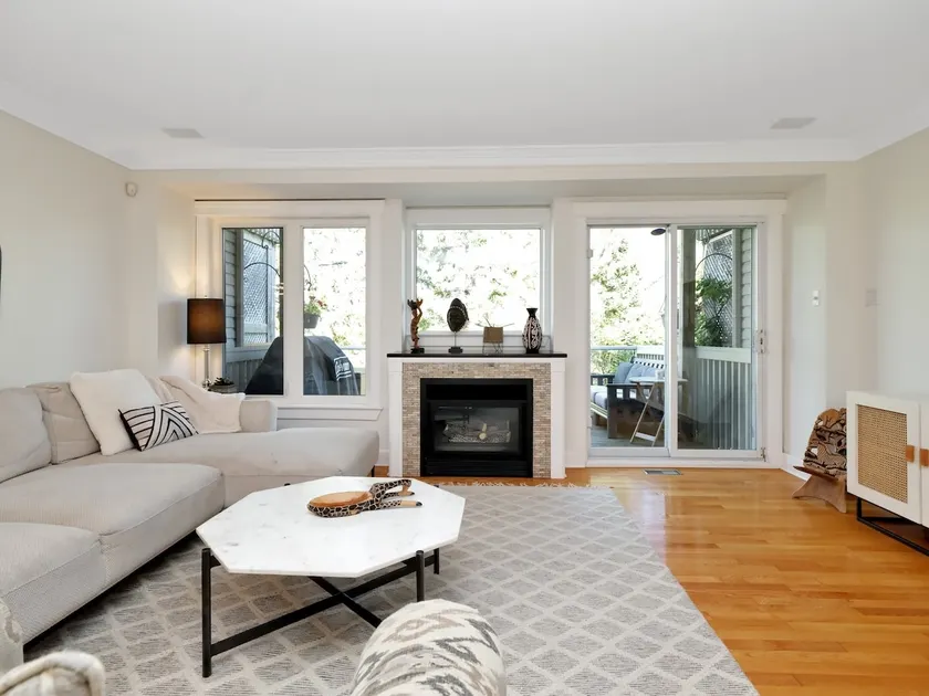 4 BDRM with Waterfront & Hot Tub - Image 1