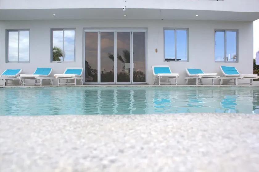 J&R WhiteHouse Luxury Beach Villa · Pool & Jacuzzi - Image 1