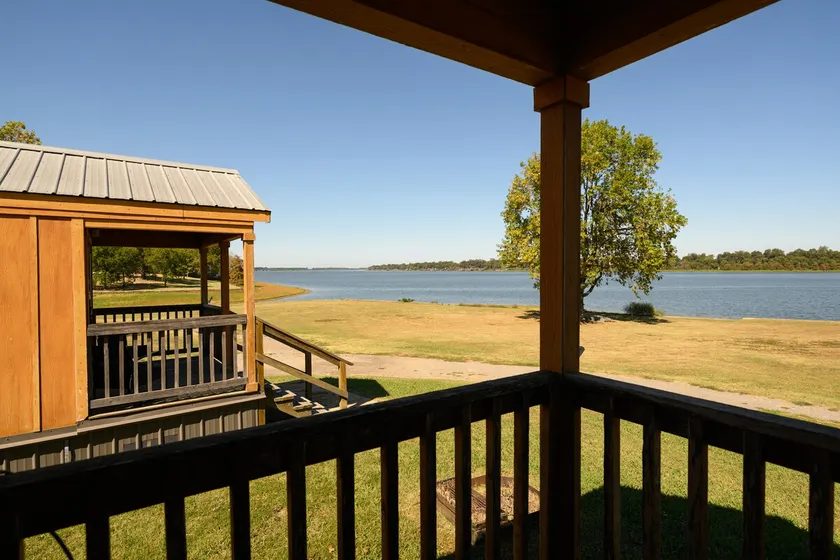 Lake front retreat on Lake Chicot! - Image 1