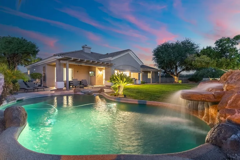 Luxury Heated Pool w/ 5 KING Size Beds! - Image 1