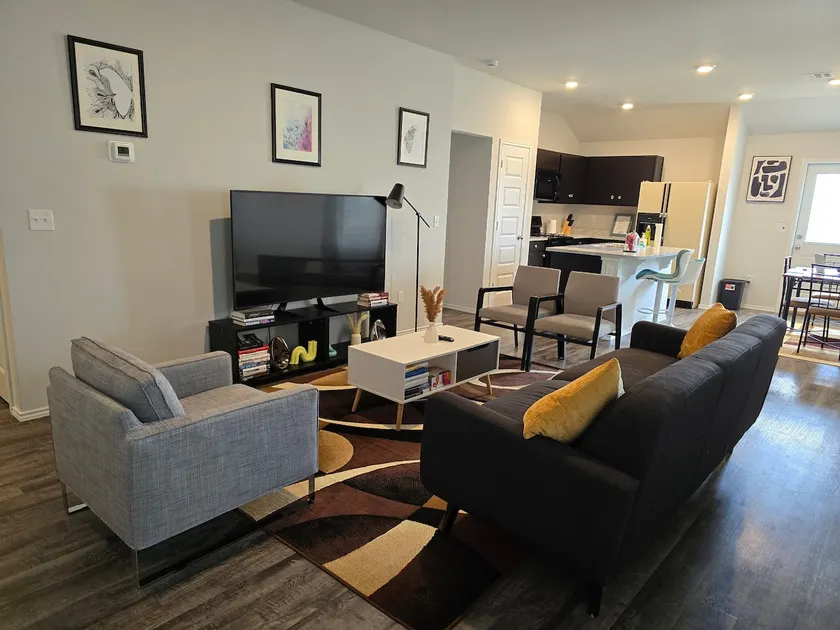 3-Bedroom by OKC Attractions-great neighborhood - Image 1