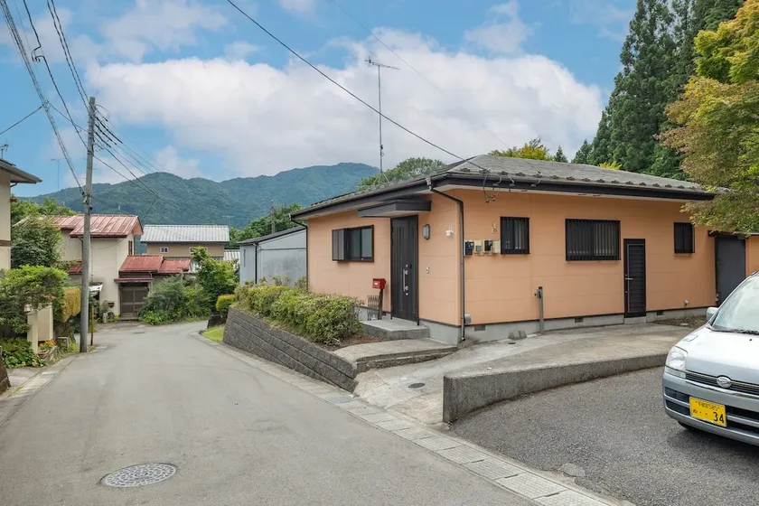 Enokiya Nikko, a single-family home near Nikko Station - Image 1