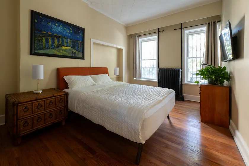 Spacious Brooklyn Room with Garden Terrace - Image 1