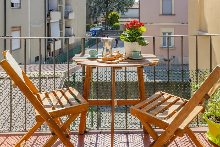Lake Como Modern and Cozy Apt Live Like a Local - Image 1