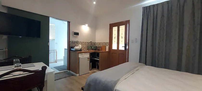 Studio Apartment - Image 1