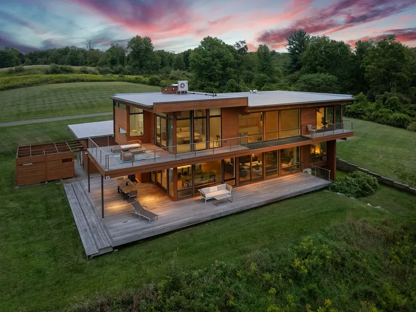 Lakeside Modern Escape | Gym • Kayaks • Fireplace - Image 1