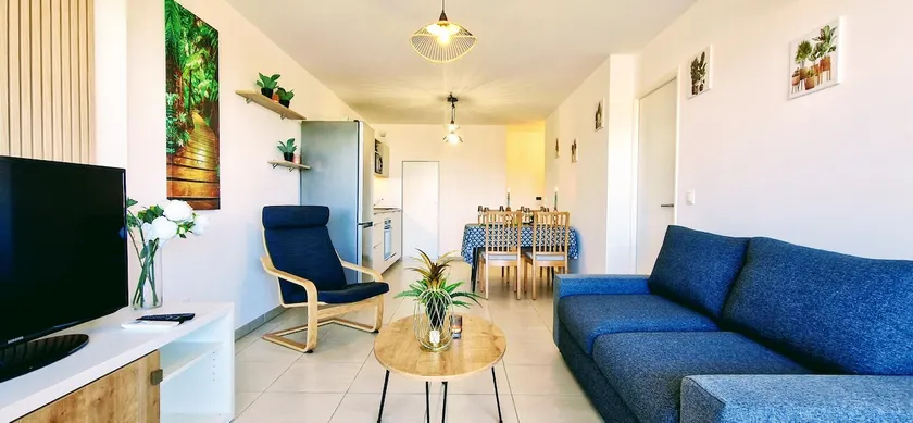 Thau-Indigo, New Apartment, Near Beach, Air Conditioned - Image 1