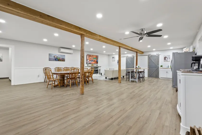 8BR Private Barndominium Getaway + Near Liberty - Image 1