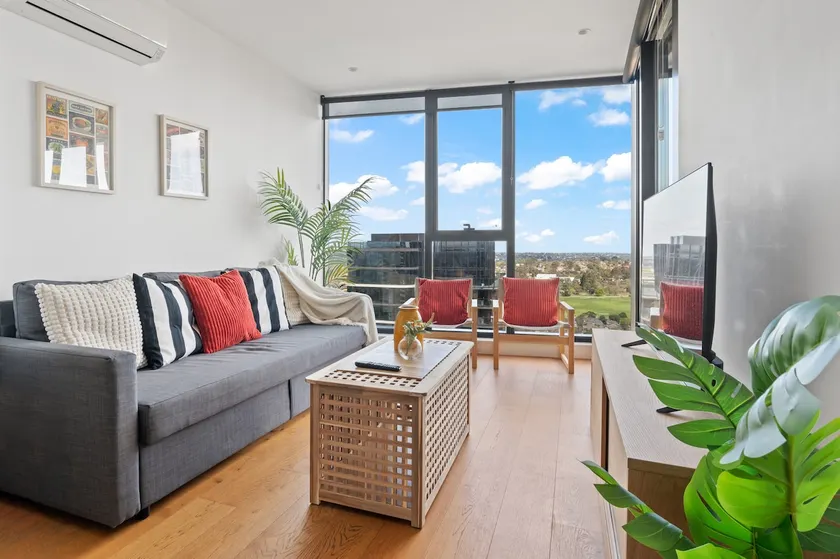 Skyview Retreat Box Hill | Parking | Roof Top Pool - Image 1