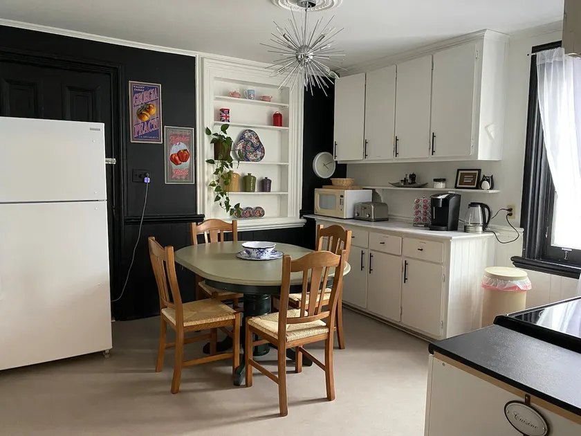 Charming Apartment in Historic Old Terrebonne - Image 1