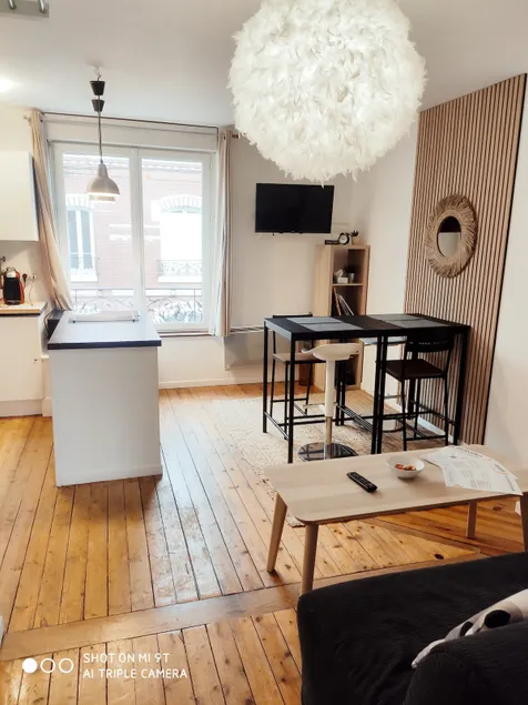 Warm 2-bedroom apartment in vintage style, *free street* - Image 1