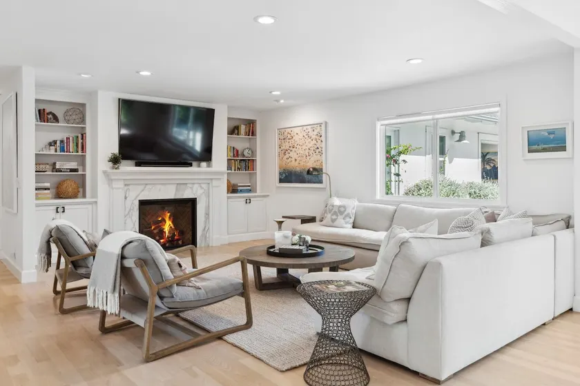 Newly Renovated Modern 3BD, Pool & Vineyard Views - Image 1