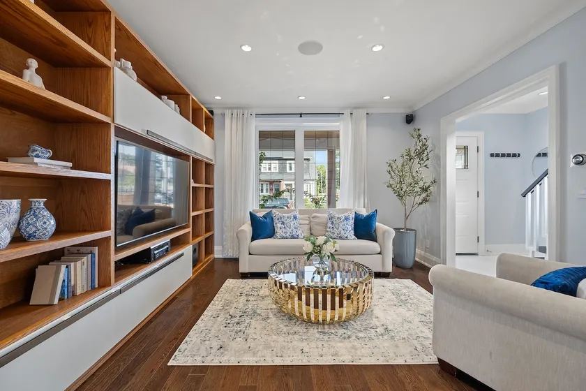 FIFA PROMO | Fun Home | 15 min to Downtown+Parking - Image 1