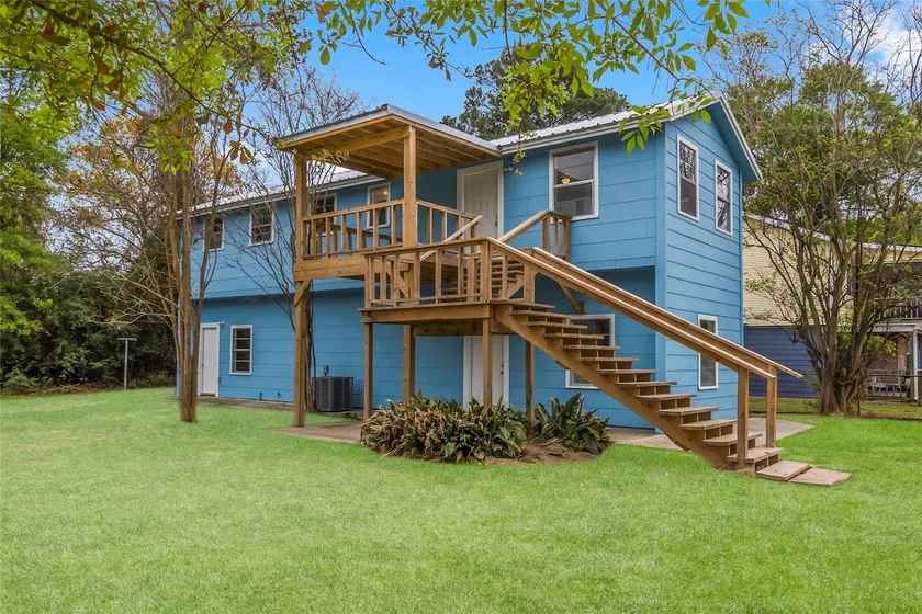 Blue Bird House by the Lake with game garage - Image 1