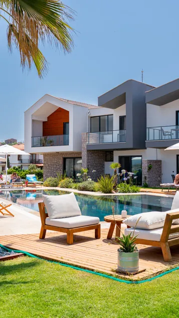 Elegant 2-BR Apt with Pool & Beach in Cunda Island - Image 1