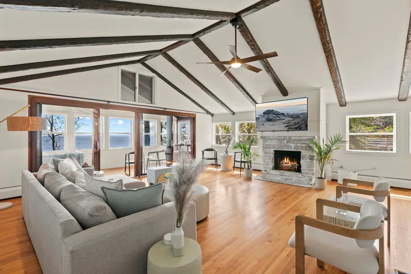 Driftwood Haven, Chesapeake Bay views throughout - Image 1