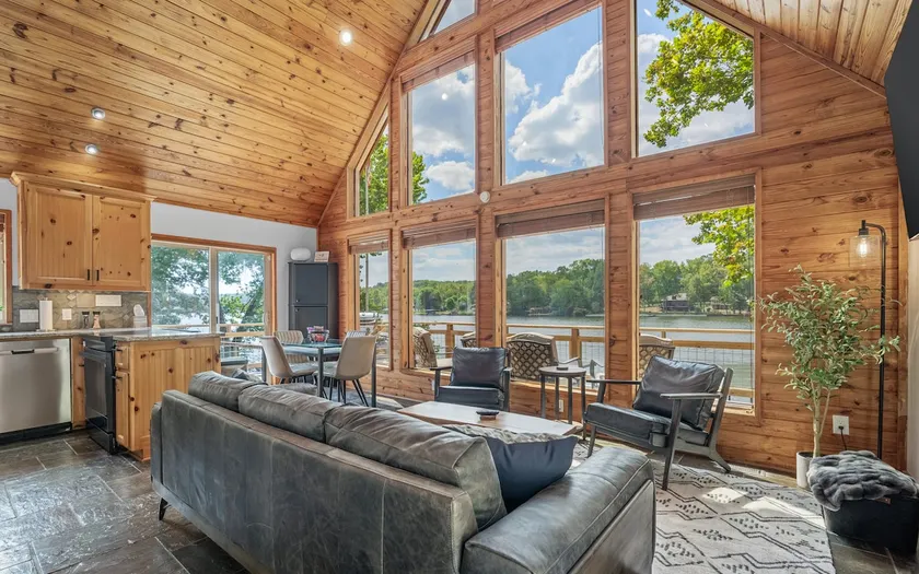 Cozy Lakeside Cabin + Swim Dock + Kayak + Canoe - Image 1