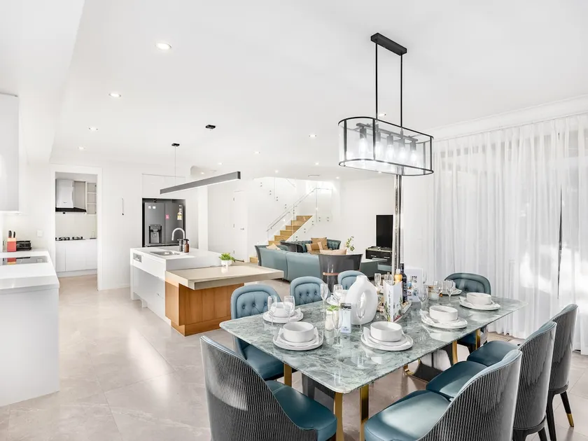 Brand New 5B Luxury Modern Dream House at Rochedale - Image 1