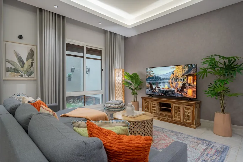 Attractive 3 Bedroom Boho Apartment + Gym | Near Convention Center - Image 1